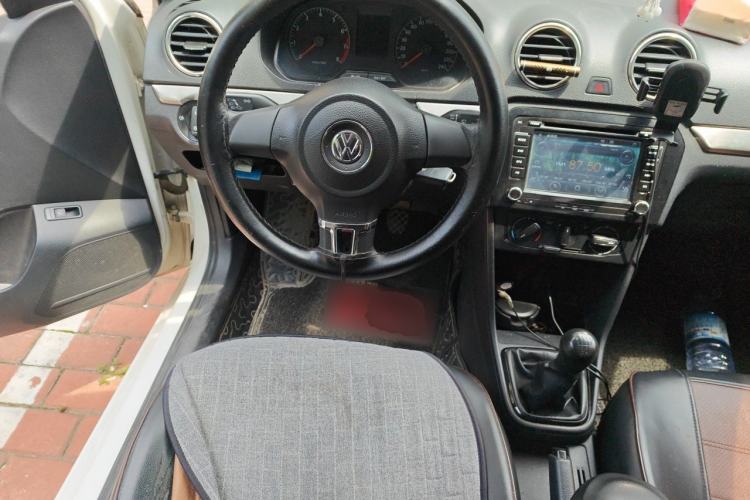 Used Volkswagen Jetta 2015 Zhuihui Edition 1.4L Manual Fashion Model Steering Wheel