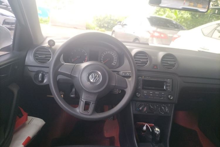 Used Volkswagen Jetta 2015 Value Edition 1.6L Automatic Fashion Version Steering Wheel