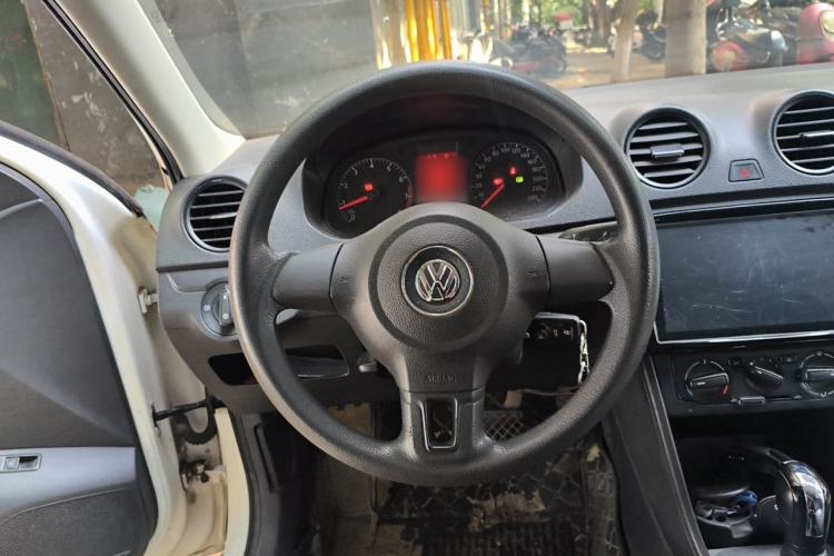 Used Volkswagen Jetta 2015 Value Edition 1.6L Automatic Fashion Version Steering Wheel