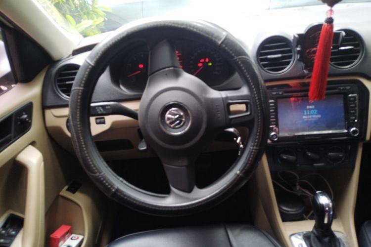Used Volkswagen Jetta 2015 1.6L Automatic Fashion Model Steering Wheel