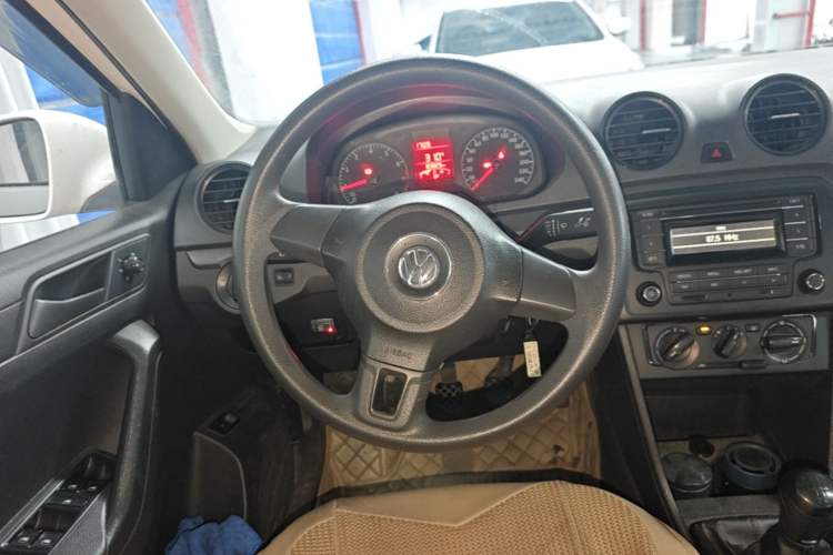 Used Volkswagen Jetta 2015 Value Edition 1.6L Manual Fashionable Style Steering Wheel