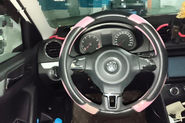 Used Volkswagen Jetta 2015 Value Edition 1.6L Automatic Comfort Version Steering Wheel