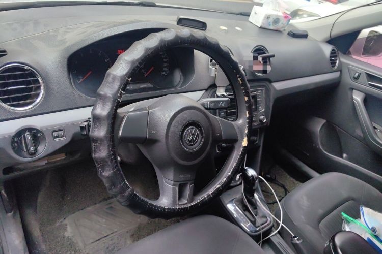 Used Volkswagen Jetta 2015 Value Edition 1.6L Automatic Comfort Version Steering Wheel