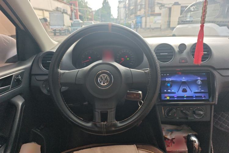 Used Volkswagen Jetta 2015 Value Edition 1.6L Automatic Fashion Version Steering Wheel