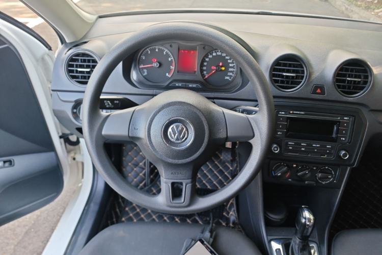 Used Volkswagen Jetta 2015 Value Edition 1.6L Automatic Fashion Version Steering Wheel