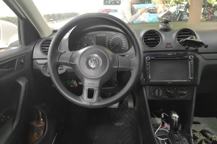 Used Volkswagen Jetta 2015 Value Edition 1.6L Automatic Fashion Version Steering Wheel