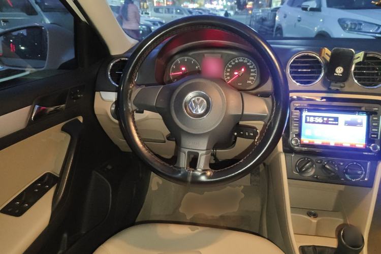 Used Volkswagen Jetta 2015 1.6L Manual Comfort Model Steering Wheel