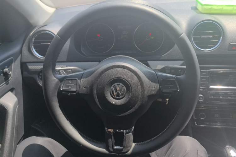 Used Volkswagen Jetta 2015 1.6L Automatic Luxury Model Steering Wheel