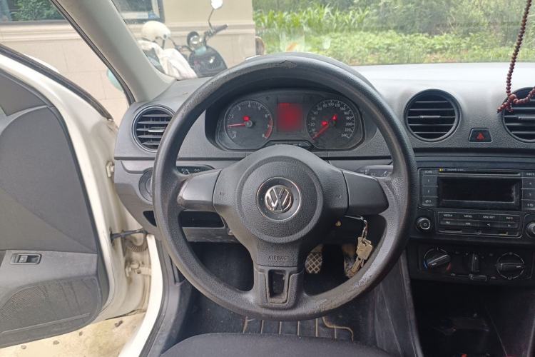 Used Volkswagen Jetta 2015 Zhuihui Edition 1.4L Manual Fashion Model Steering Wheel