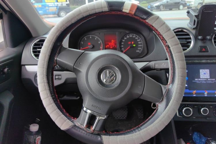 Used Volkswagen Jetta 2015 Value Edition 1.6L Automatic Comfort Version Steering Wheel