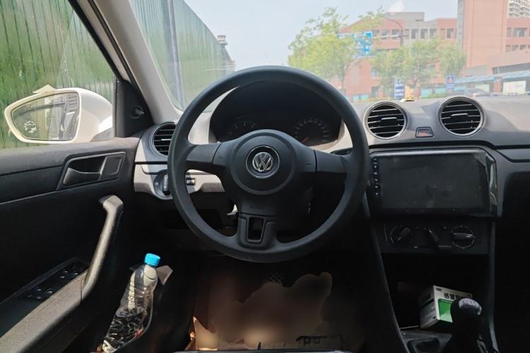 Used Volkswagen Jetta 2015 1.4L Manual Fashion Model Steering Wheel