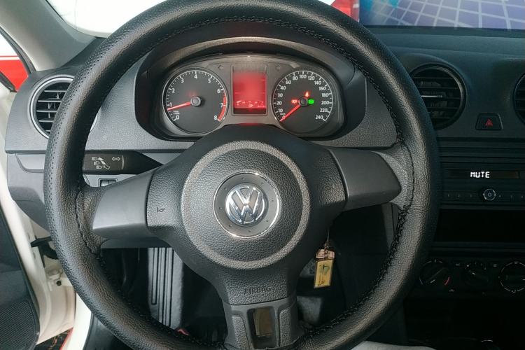 Used Volkswagen Jetta 2015 1.6L Automatic Fashion Model Steering Wheel