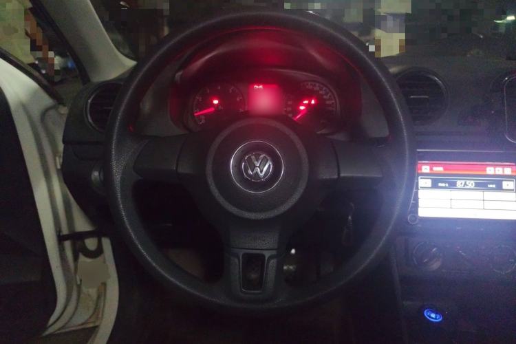 Used Volkswagen Jetta 2015 Zhuihui Edition 1.4L Manual Fashion Model Steering Wheel