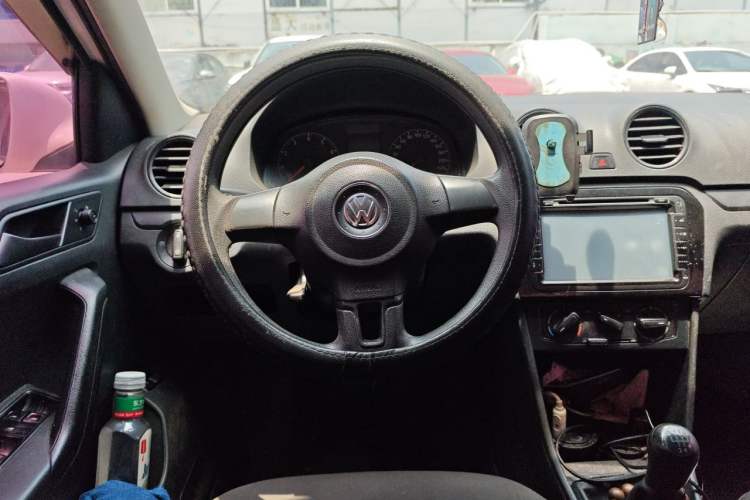 Used Volkswagen Jetta 2015 Zhuihui Edition 1.4L Manual Fashion Model Steering Wheel