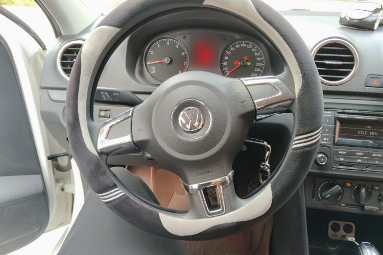 Used Volkswagen Jetta 2015 1.6L Automatic Fashion Model Steering Wheel