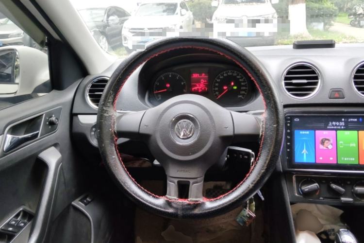 Used Volkswagen Jetta 2015 Value Edition 1.6L Automatic Comfort Version Steering Wheel