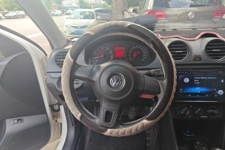 Used Volkswagen Jetta 2015 Value Edition 1.6L Manual Fashionable Style Steering Wheel
