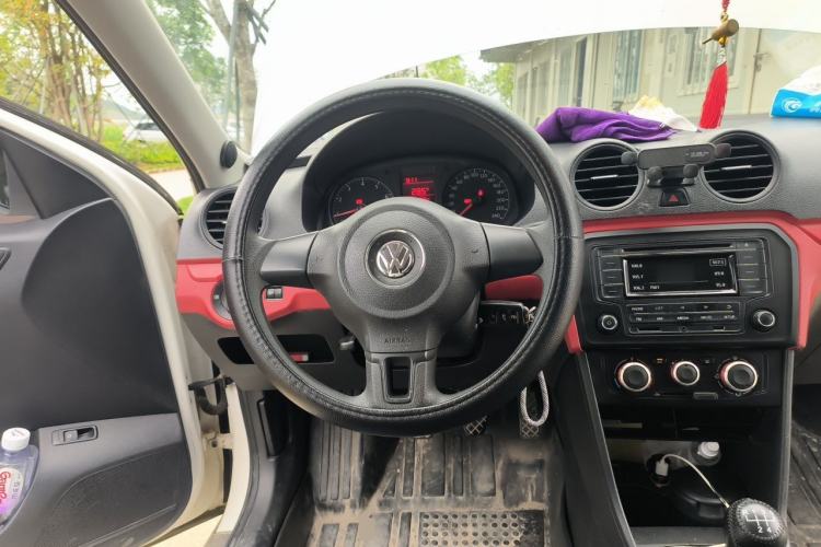 Used Volkswagen Jetta 2015 Zhuihui Edition 1.4L Manual Fashion Model Steering Wheel
