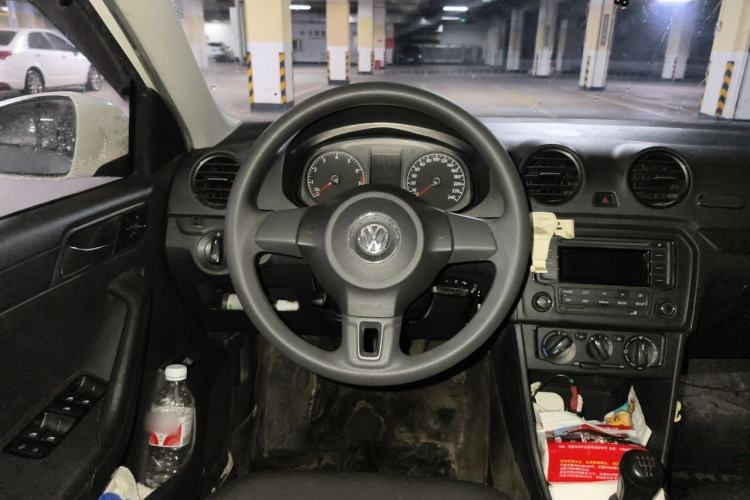 Used Volkswagen Jetta 2015 Zhuihui Edition 1.4L Manual Fashion Model Steering Wheel