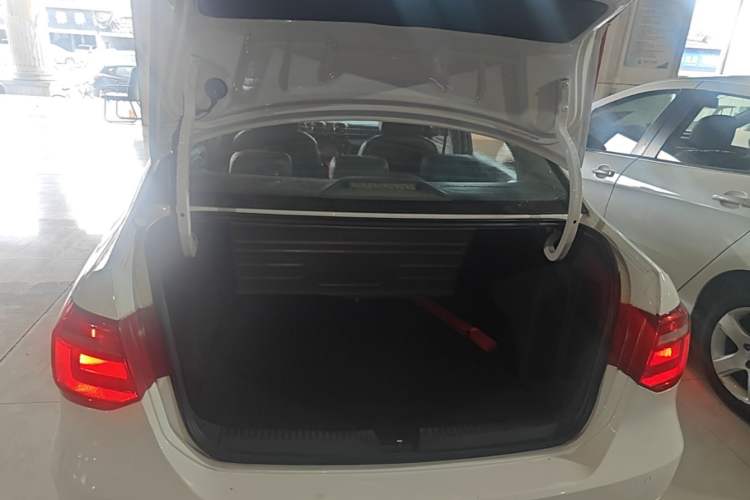 Used Volkswagen Jetta 2015 1.6L Automatic Comfort Model Trunk