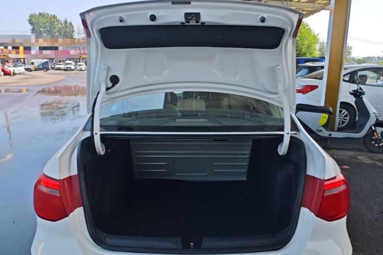 Used Volkswagen Jetta 2015 1.4L Manual Comfort Model Trunk