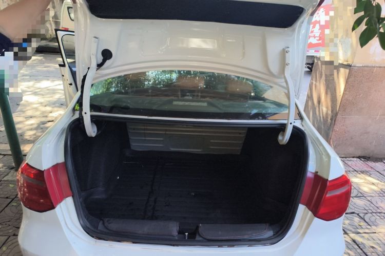 Used Volkswagen Jetta 2015 Zhuihui Edition 1.6L Manual Comfort Model Trunk
