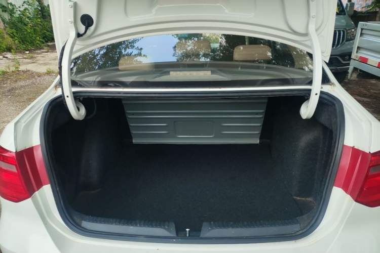 Used Volkswagen Jetta 2015 1.6L Manual Comfort Model Trunk