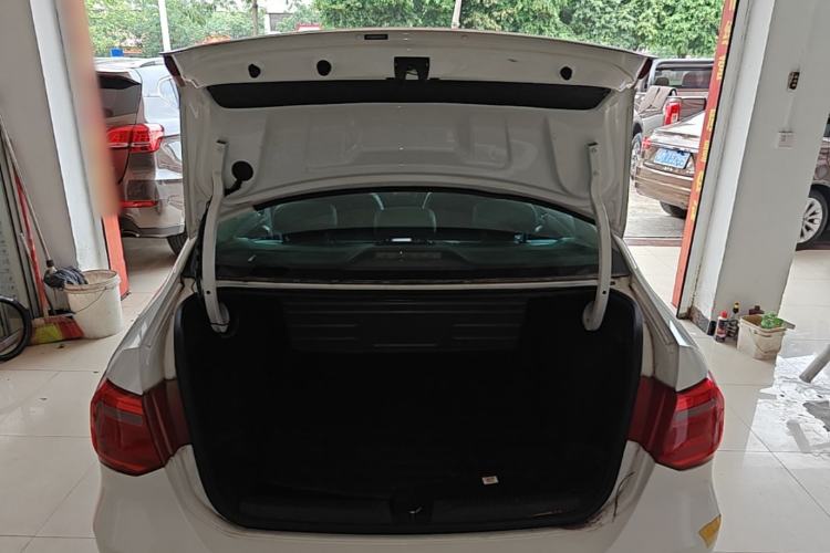 Used Volkswagen Jetta 2015 Value Edition 1.6L Automatic Comfort Version Trunk