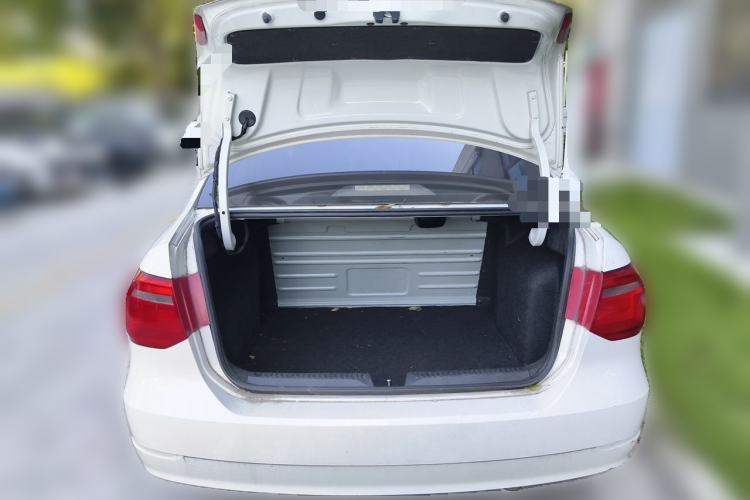 Used Volkswagen Jetta 2015 1.6L Manual Fashion Edition Trunk