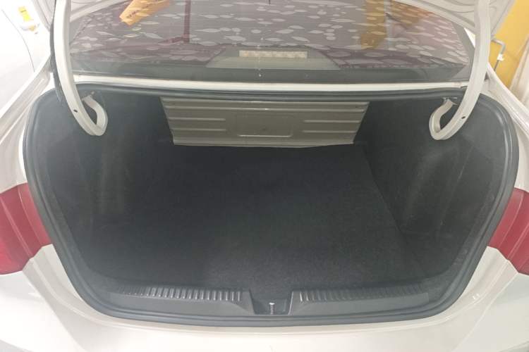 Used Volkswagen Jetta 2015 1.6L Manual Fashion Edition Trunk