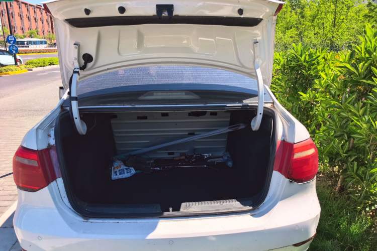 Used Volkswagen Jetta 2015 1.4L Manual Comfort Model Trunk