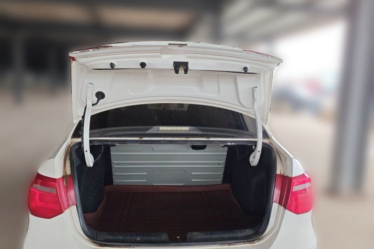 Used Volkswagen Jetta 2015 Zhuihui Edition 1.4L Manual Fashion Model Trunk