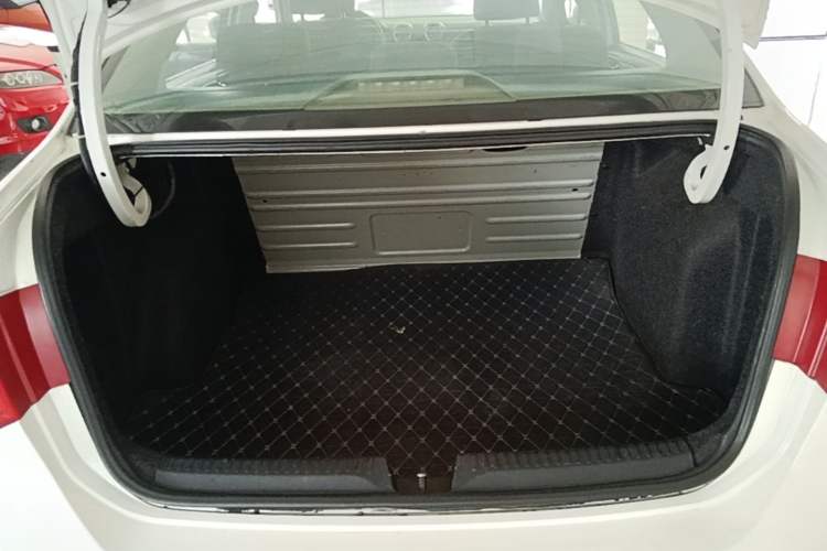 Used Volkswagen Jetta 2015 1.6L Manual Comfort Model Trunk