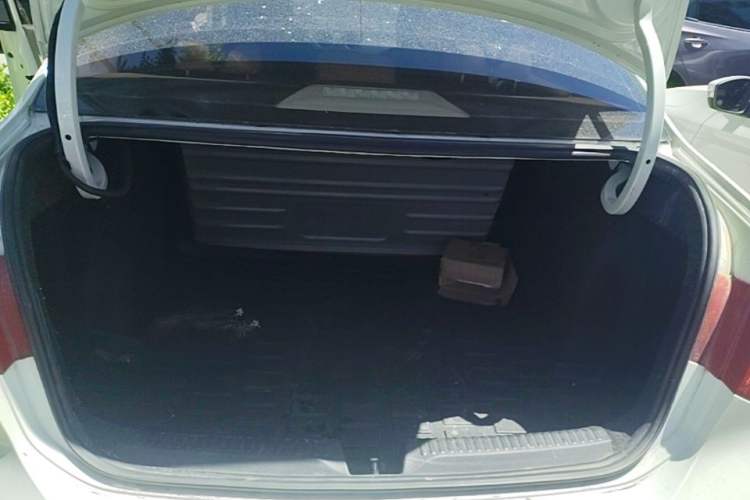 Used Volkswagen Jetta 2015 1.6L Manual Fashion Edition Trunk