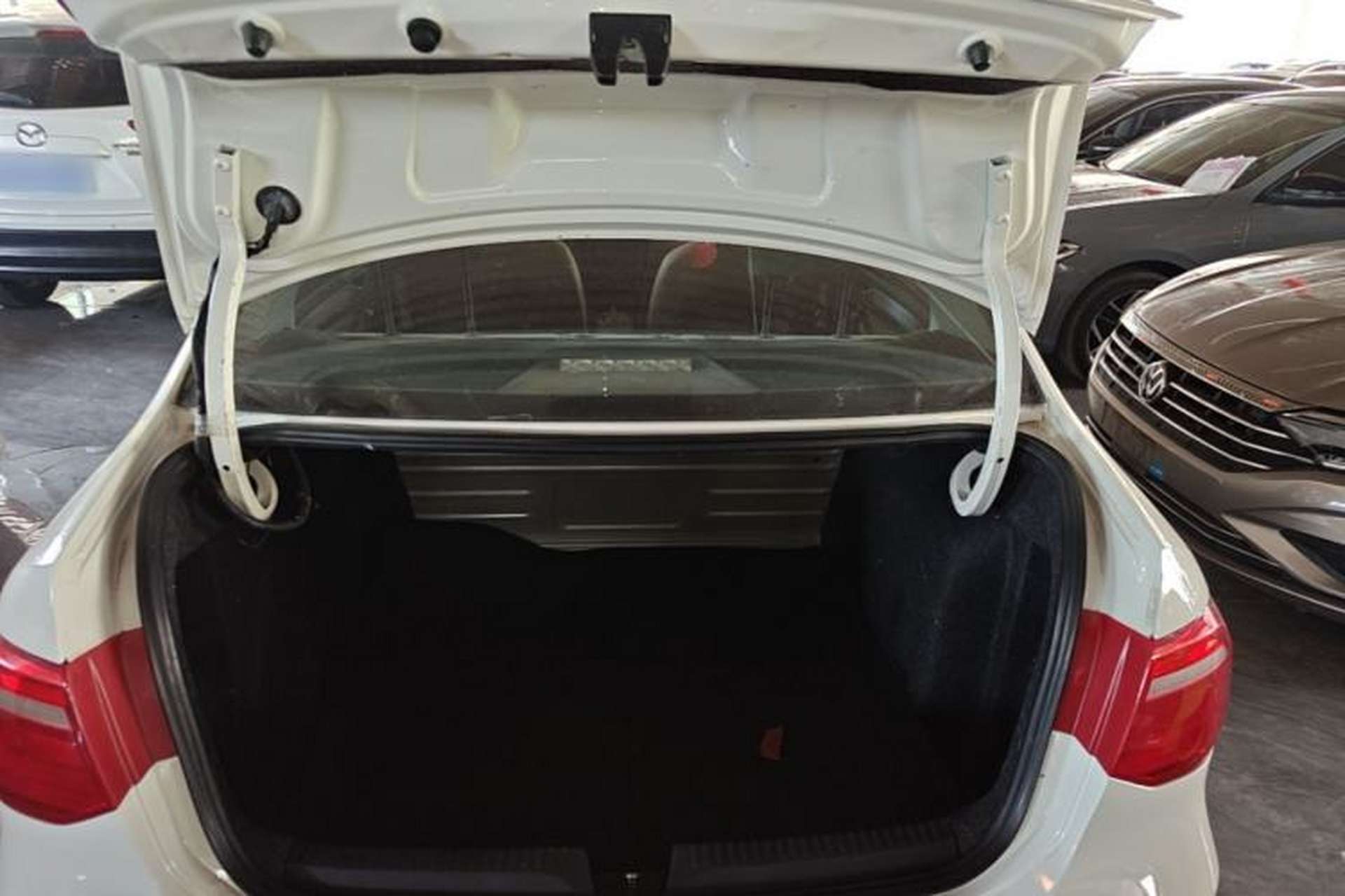 Used Volkswagen Jetta 2015 1.6L Automatic Comfort Model Trunk