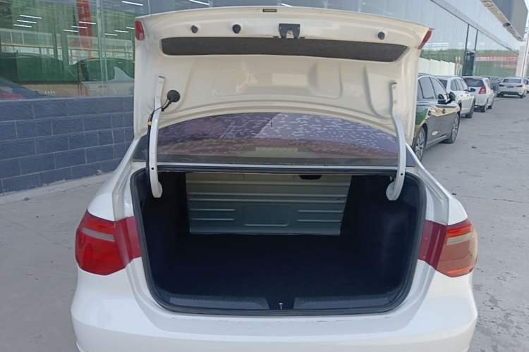 Used Volkswagen Jetta 2015 Value Edition 1.6L Automatic Fashion Version Trunk