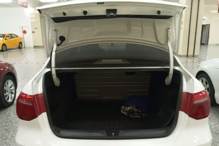 Used Volkswagen Jetta 2015 Value Edition 1.6L Automatic Fashion Version Trunk