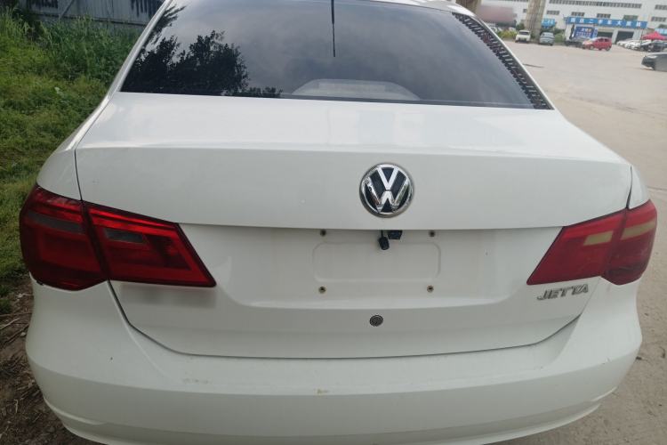Used Volkswagen Jetta 2015 1.6L Manual Fashion Edition Trunk