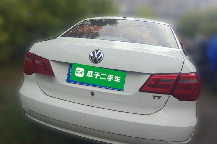 Used Volkswagen Jetta 2015 1.6L Manual Fashion Edition Trunk