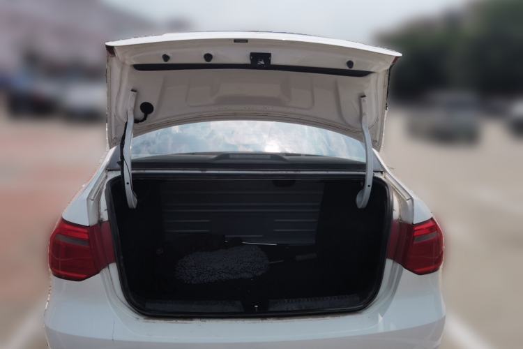 Used Volkswagen Jetta 2015 Zhuihui Edition 1.4L Manual Fashion Model Trunk