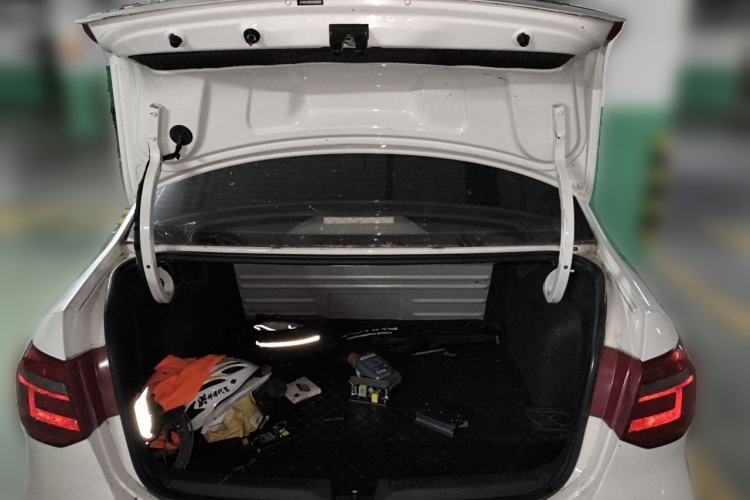 Used Volkswagen Jetta 2015 Zhuihui Edition 1.4L Manual Fashion Model Trunk