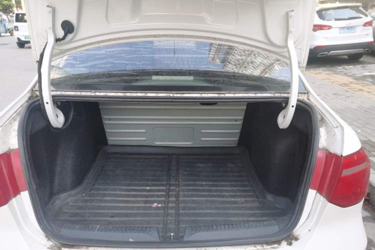 Used Volkswagen Jetta 2015 1.4L Manual Comfort Model Trunk