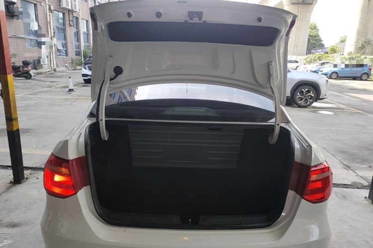 Used Volkswagen Jetta 2015 Value Edition 1.6L Automatic Comfort Version Trunk