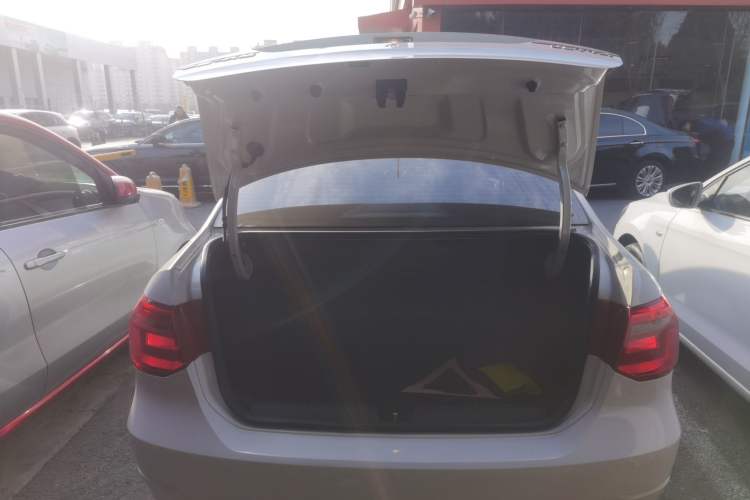 Used Volkswagen Jetta 2015 Value Edition 1.6L Automatic Comfort Version Trunk