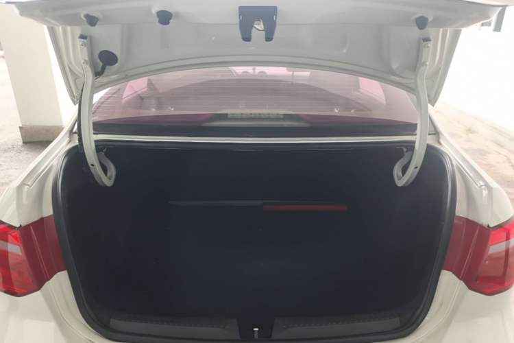 Used Volkswagen Jetta 2015 Value Edition 1.6L Automatic Fashion Version Trunk