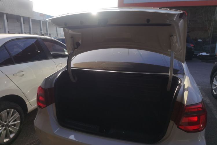 Used Volkswagen Jetta 2015 1.6L Automatic Luxury Model Trunk