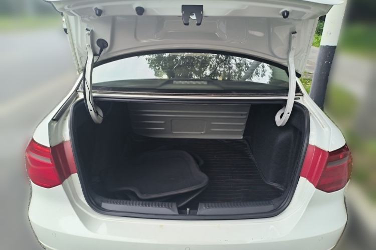 Used Volkswagen Jetta 2015 Zhuihui Edition 1.6L Manual Comfort Model Trunk