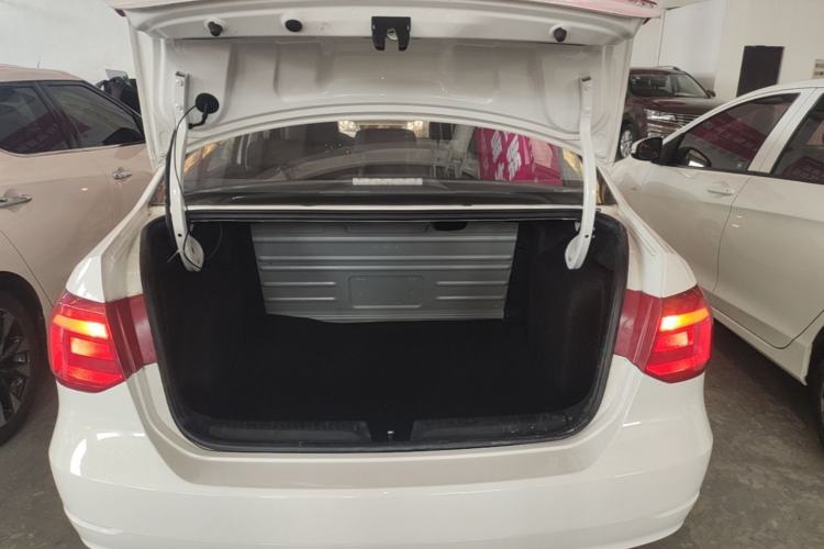 Used Volkswagen Jetta 2015 1.6L Manual Fashion Edition Trunk