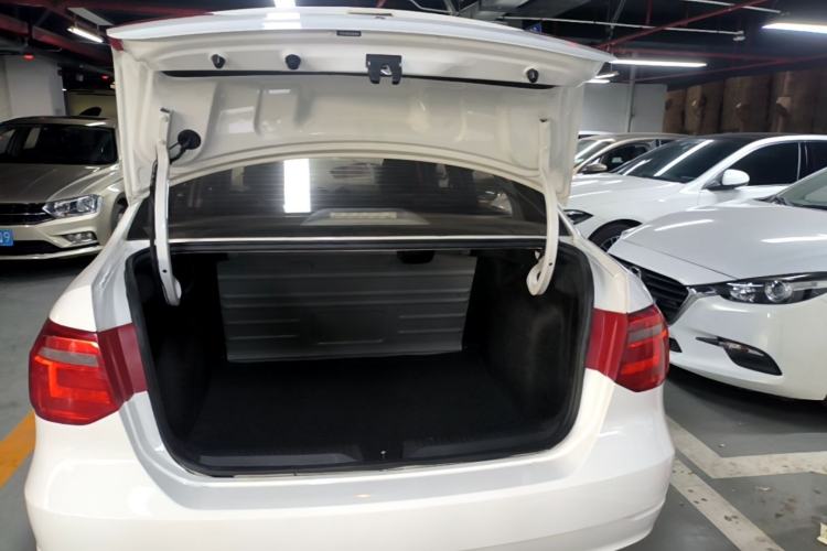 Used Volkswagen Jetta 2015 Value Edition 1.6L Manual Fashionable Style Trunk