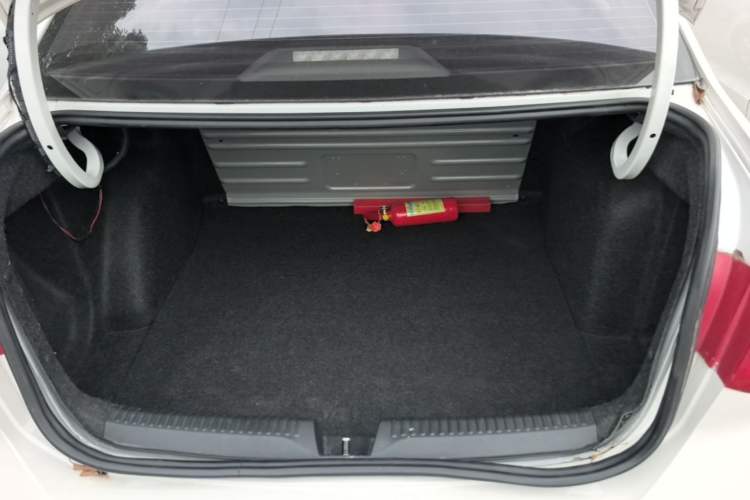Used Volkswagen Jetta 2015 1.6L Automatic Fashion Model Trunk